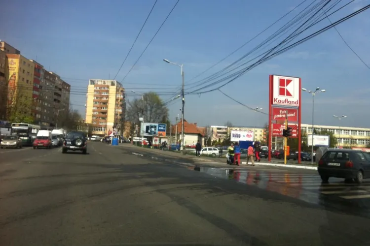 ”Dorel” de la E ON a spart conducta de apă în Mărăști FOTO