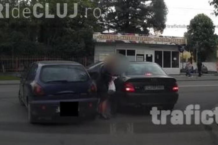 Scenă în trafic, lângă Iulius Mall Cluj: ”Am rămas mască!” - Ce a făcut o mămică? - VIDEO