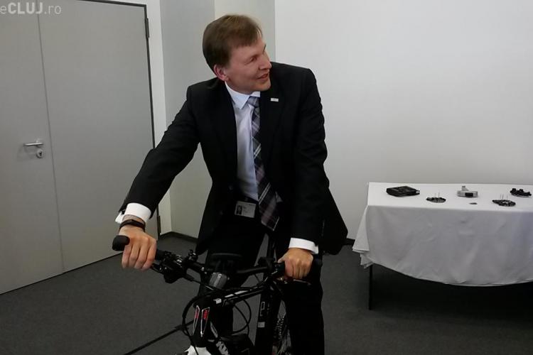 Unul dintre șefii Bosch a probat bicicleta electrică ce va fi produsă la Jucu, in parcul Tetarom FOTO