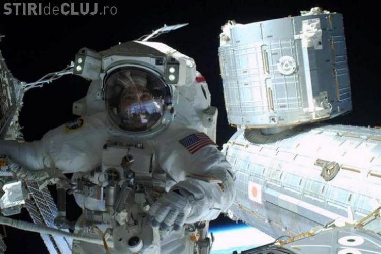 Primul selfie din SPAȚIU. Un astronaut de pe Staţia Spaţială Internaţională s-a fotografiat pe orbită