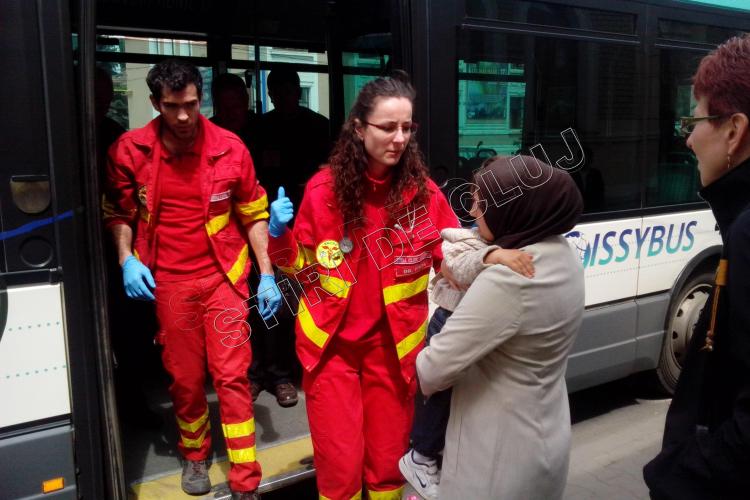 Mămică și copil răniți într-un autobuz RATUC. Ce s-a întâmplat? - VIDEO