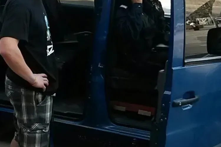 Studenți maghiari prinși de polițiști consumând alcool în Piața Unirii: Nu știam că nu avem voie FOTO