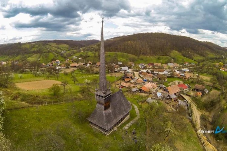 Imagini AERIENE superbe cu Biserica de lemn - Fildu de Sus, de lângă Huedin - VIDEO