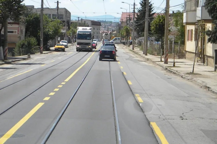 Primăria asfaltează drumurile de pe linia de tramvai. Firma care a contestat licitație este PENALIZATĂ