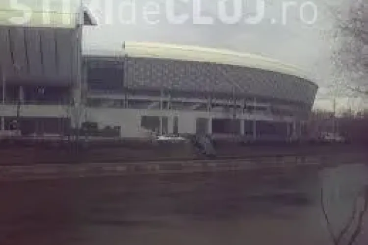 Accident pe Splaiul Independenței! Un părinte a intrat cu mașina în gardul de la Cluj Arena 
