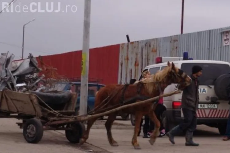 Hoț de fier vechi prins de polițiștii clujeni după ce a furat ușile mai multor vagoane de tren