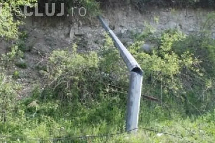 ”DOREL” de la Primaria Dej a agățat cu bena de la basculanta cablurile de telefonie și internet – FOTO