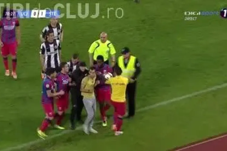 Suporter U Cluj pe teren la meciul cu Steaua. A sărit să îl lovească pe Varela - VIDEO