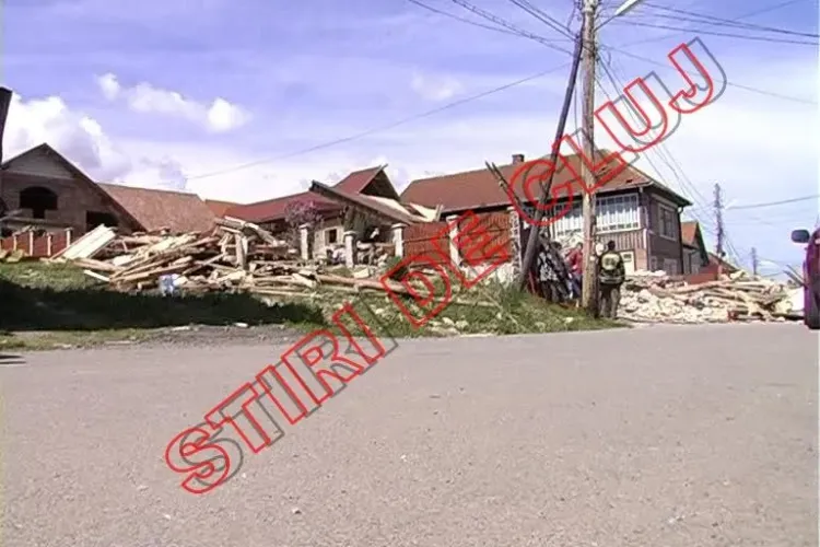 A explodat o casă la Izvorul Crișului! O persoană a murit UPDATE - FOTO și VIDEO
