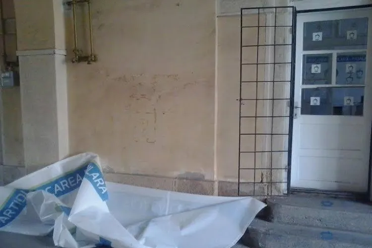 Gurzău se plânge că alte partide i-au rupt mesh -ul de campanie - FOTO