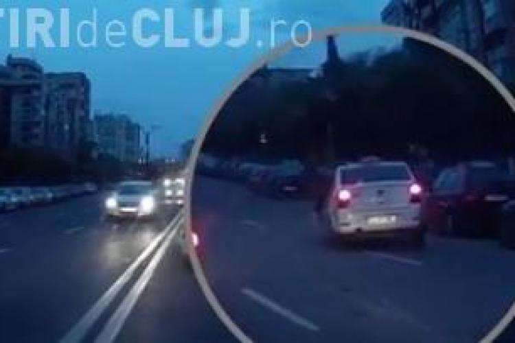ȘOC în trafic pe Calea Mănăștur! Șoferii au înghețat când au văzut ce a pățit un taximetrist - VIDEO