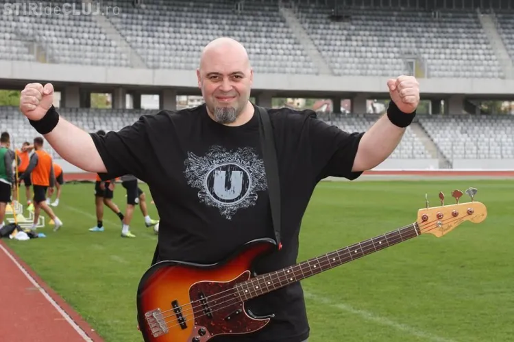 Rock U Cluj. Tricouri de rockeri cu însemnele echipei - FOTO