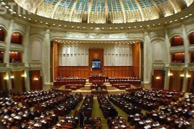 Vacanță RECORD pentru senatori. Își iau liber o lună