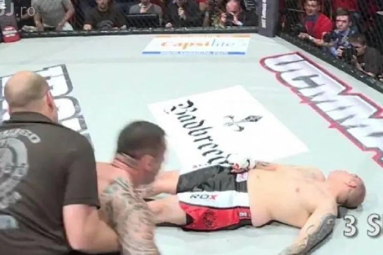 Un luptător român a reușit cel mai rapid KO din istorie VIDEO