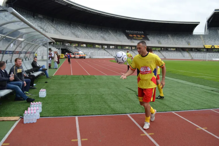 Generația de AUR cu Adi Ilie, Stelea și Dorinel Munteanu pe Cluj Arena, la un meci amical - FOTO