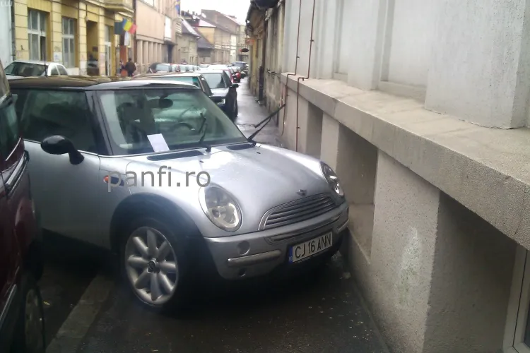Parcare imposibilă la Cluj - FOTO