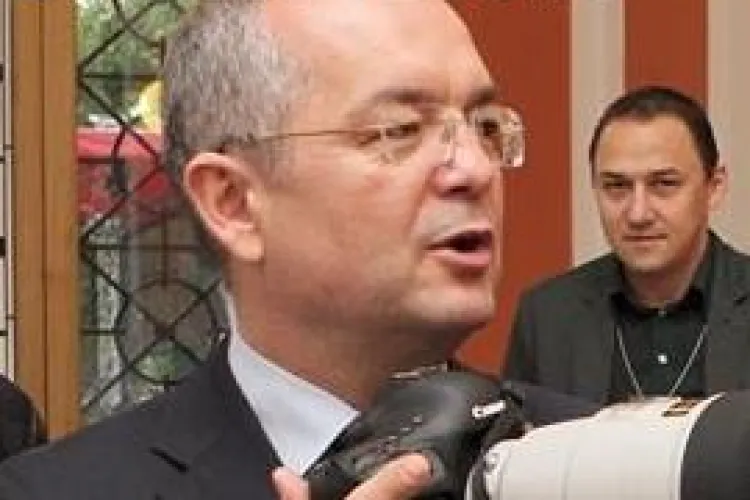 Emil Boc și-a luat ”tun” la Festivalul Photo România - FOTO