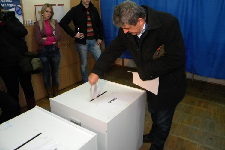 Președintele PNL Cluj a votat echipa eurocampionilor PNL. A fost însoțit de fiul lui, Alexandru Uioreanu