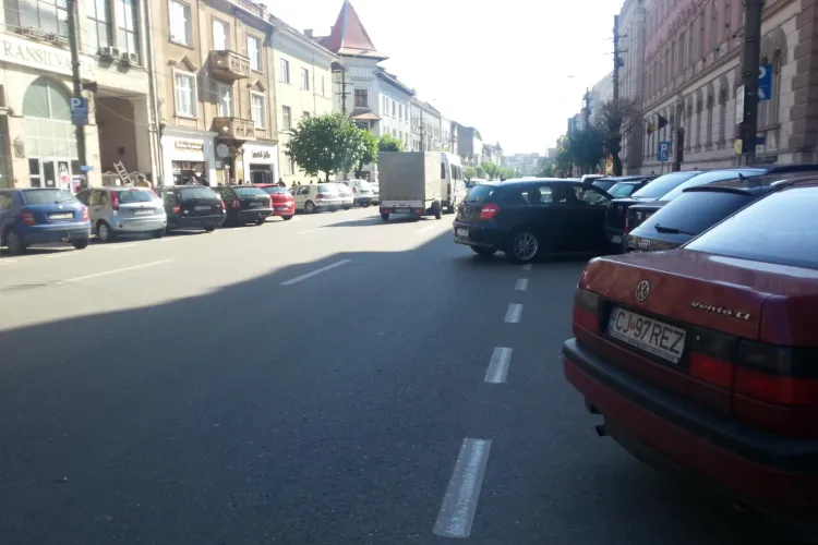 Parcări de cocalari la Tribunalul Cluj - FOTO