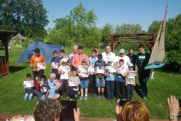 Aur, argint, bronz și mentiuni pentru navomodeliștii clujeni de la Palatul Copiilor la "CUPA CRISIUS” - FOTO