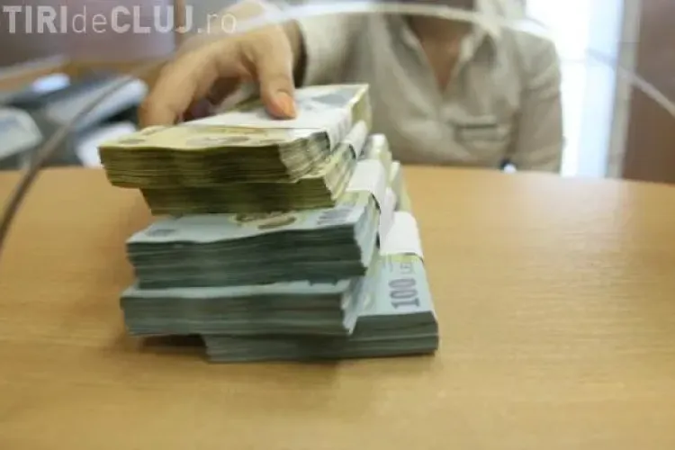 Doi din trei români sunt îndatoraţi. 50% dintre ei datorează peste 5.000 de lei