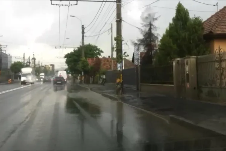 Strada Traian Vuia este o baltă uriașă când plouă. Proiectarea Kiat a dat greș? - VIDEO
