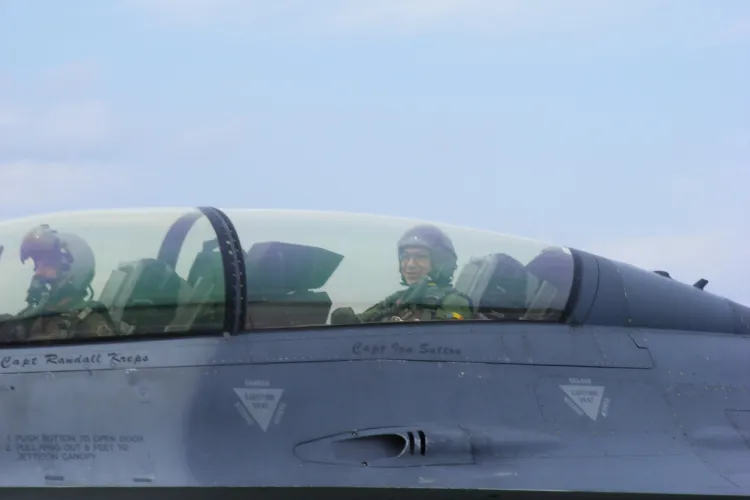 De ce nu a zburat Ponta la Cluj cu un MIG 21