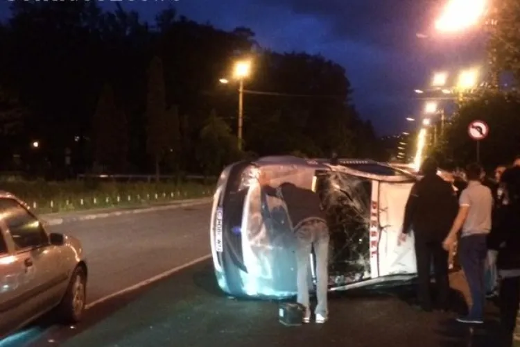 Accident în Piața 14 Iulie! Un taximetrist s-a rostogolit de 3 ori - FOTO