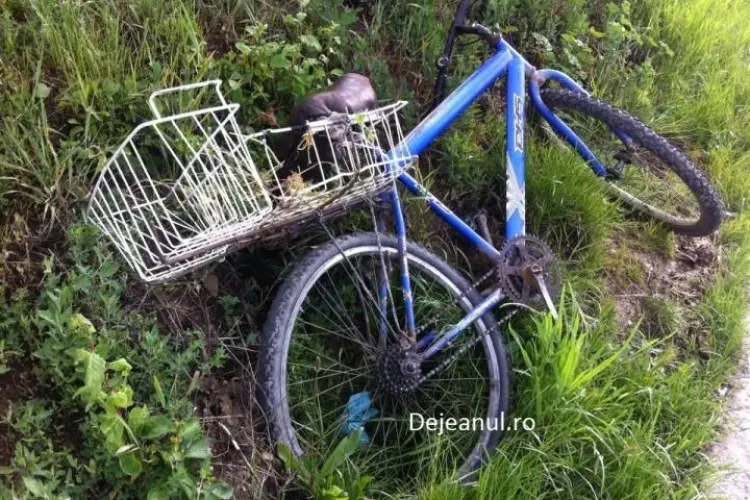 Clujeancă, ruptă de beată, lovită de mașină în timp ce mergea cu bicicleta VIDEO