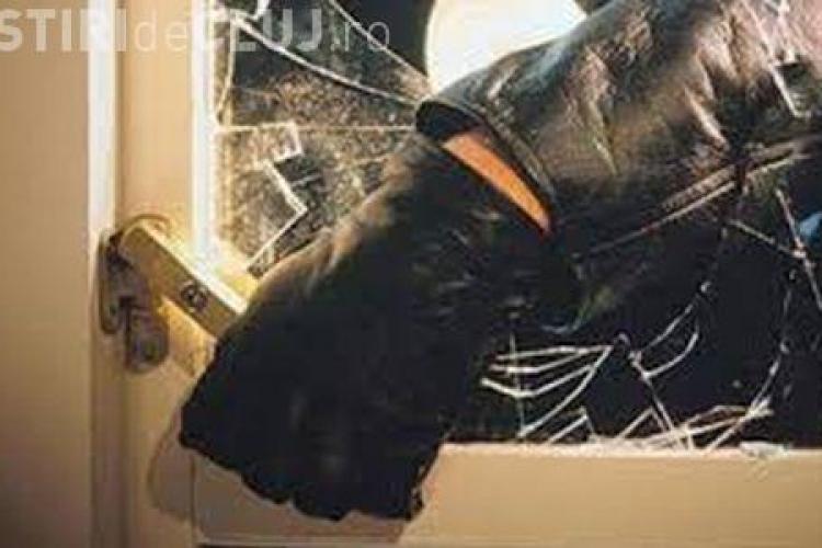 Bărbat prins de polițiști după ce a spart un beci din centrul Clujului