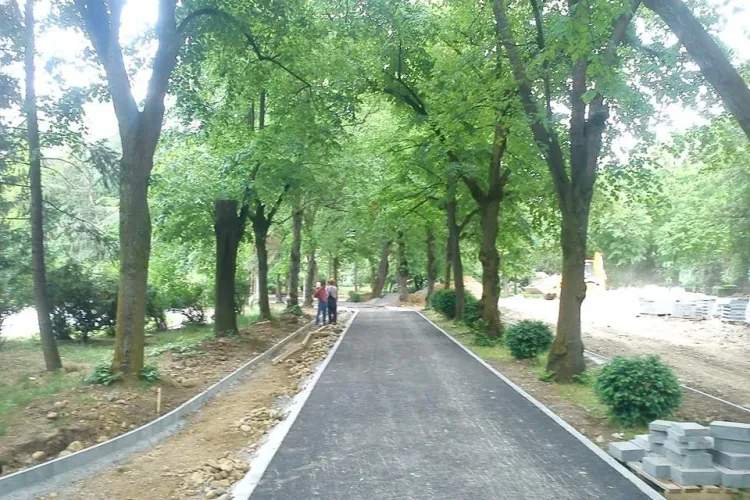 UBB Cluj asfaltează Parcul Babeș din fonduri europene - FOTO