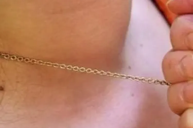 Tâlhar prins de polițiști la Cluj. I-a smuls unei bătrâne lanțul de la gât în toiul zilei