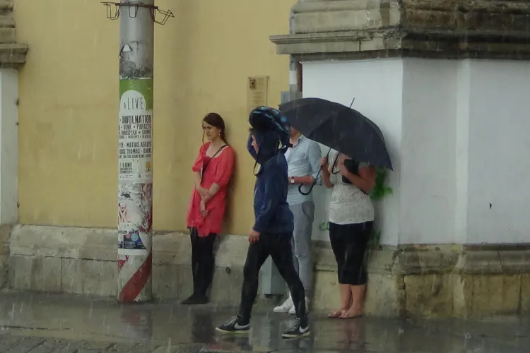 O rupere de nori care a măturat Clujul! Ce spun meteorologii și cum va fi vremea în weekend - VIDEO