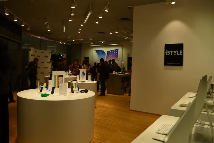 Cum arată iStyle, magazinul Apple deschis la Cluj, în Polus? La deschiderea oficială sunt REDUCERI - FOTO
