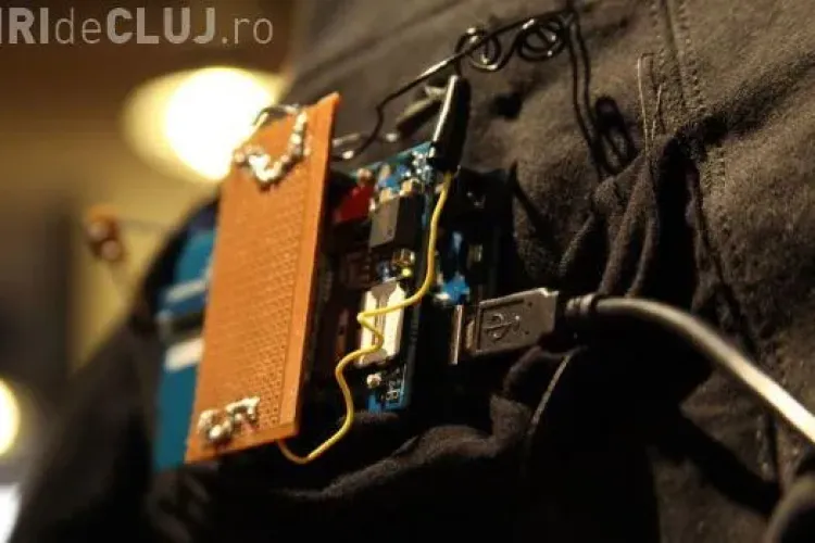 O româncă a inventat hanoracul inteligent. Vezi cum funcționează VIDEO