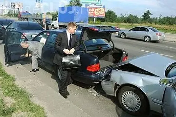 Accident în lanț în cartierul Grigorescu. Au fost cauzate pagube URIAȘE