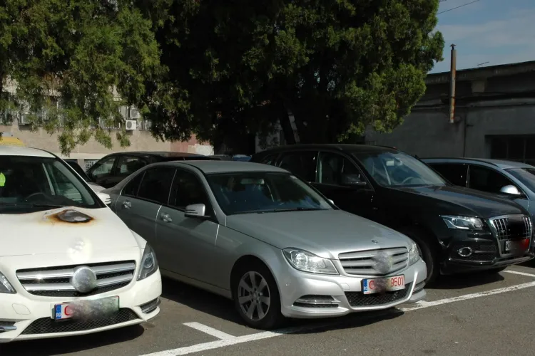 Traficanți de mașini de lux prinși la Cluj. Închiriau mașini din Italia și le vindeau în România VIDEO