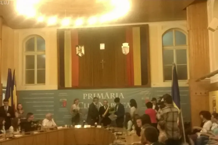 Olimpicii clujeni au fost premiați de Emil Boc. Au primit diplome și câte 1.000 lei