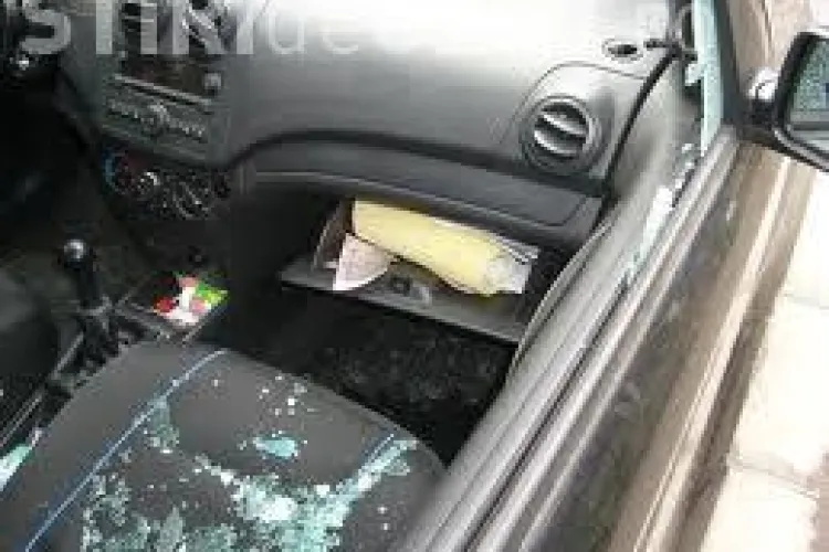 Tânăr prins în flagrant la Cluj în timp ce spărgea o mașină