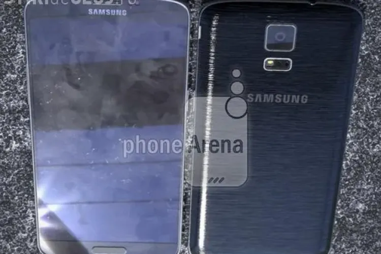 Samsung lansează un nou smartphone, mai performant decât Galaxy S5 și Note 3