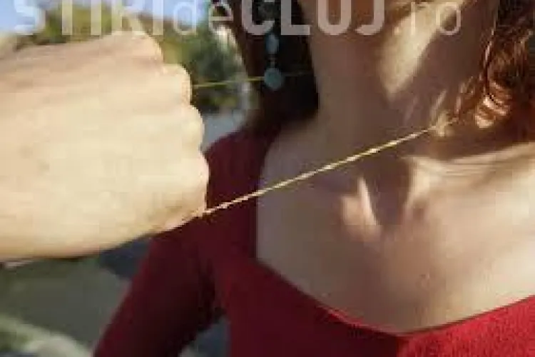 Tâlhar, pus la pământ de un polițist din Cluj aflat în timpul liber. I-a smuls lănțișorul unei tinere de la gât