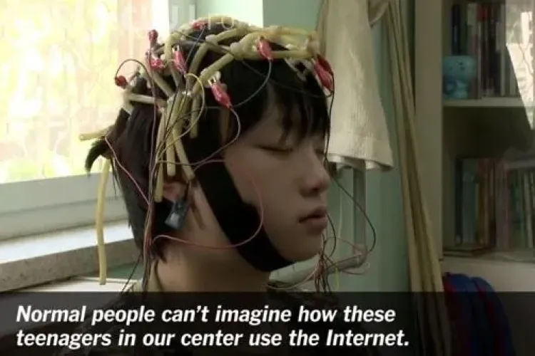 Cum se tratează dependența de internet în China - VIDEO