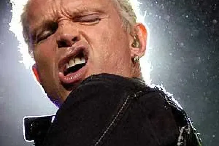 Billy Idol se mută în Piața Unirii