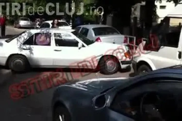 Parcarea anului 2014 la Cluj - Cum și-a putut lăsa acest șofer mașina - VIDEO