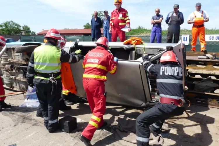 Pompierii clujeni, campioni la descarcerare şi acordarea primului ajutor