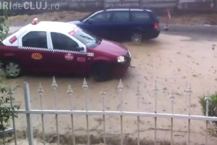 Calea Turzii inundată după o nouă rupere de nori! Drumul a semănat cu o uliță de sat - VIDEO
