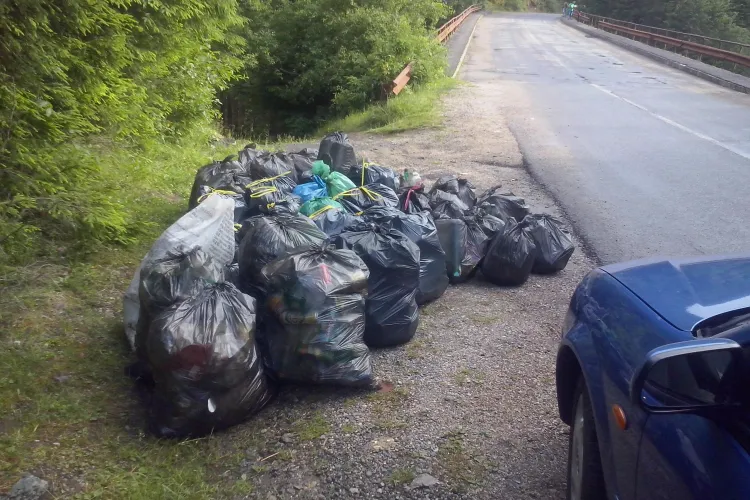 Povestea unui ecologist ANONIM de la Beliș. Fiind în vacanță a adunat 60 de saci de deșeuri. Ce a urmat e cam TRIST! - FOTO