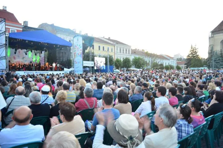 Spectacol de Verdi, în AER LIBER, în Piața Unirii