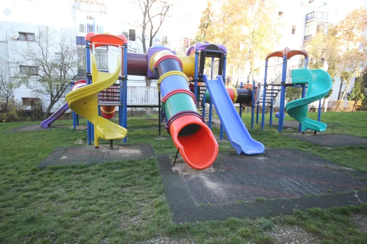 Primăria se laudă cu investiții în parcurile de joacă: Vom cumpăra și alte echipamente de fitness