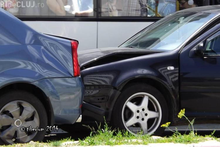 Accident în lanț pe strada Observator din Zorilor! O șoferiță a provocat tot dezastrul - FOTO
